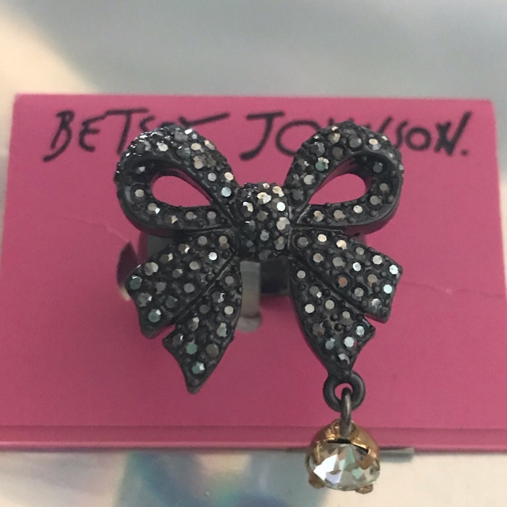 Pewter crystal rhinestone bow ring vintage Betsey Johnson silver gothic Lolita